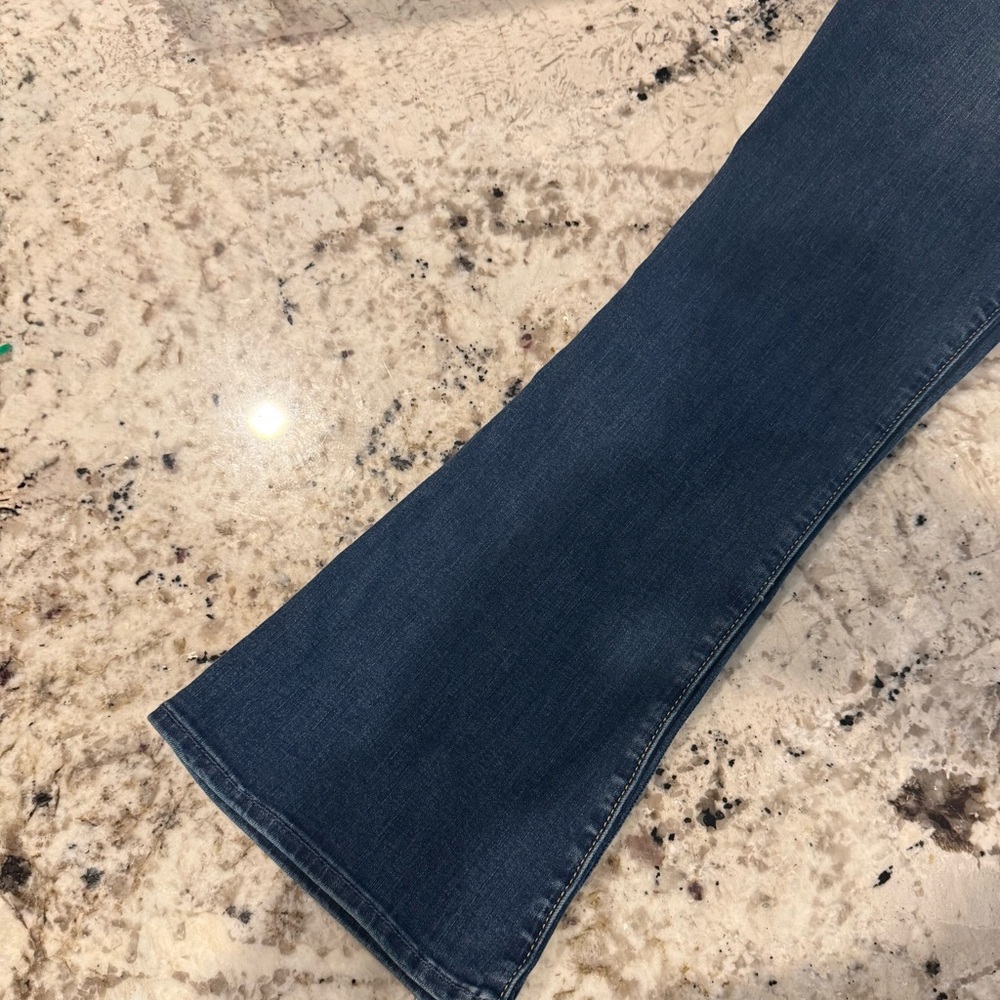 *BRAND NEW WITH TAGS* Women's Size 0S Hollister Low Rise Flare Jeans - Picture 6 of 6